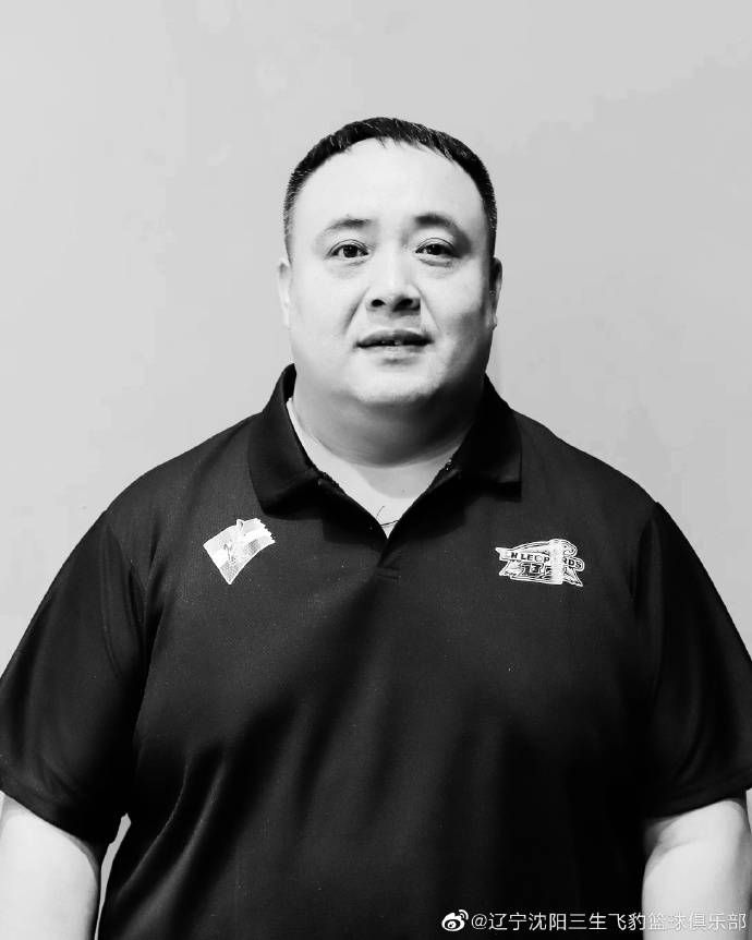 影片的故事也延续了上一集时，哈维-丹特的光亮一面带来了丹特法案及八年的安然平静、无犯法，但外来的影武者同盟的前成员贝恩冬眠多年，操纵建筑地下排水系统的机遇几近走遍了哥谭市的各个角落，随后操纵金融系统将各年夜巨贾的财富急剧缩水后，他还将布鲁斯-韦恩打的重伤并沉溺至唯一小小但愿的地底牢狱，乃至还将哥谭市牢狱的罪犯们开释了出来　　　　若是说，但愿，在《暗中骑士》里一度被寄与在哈维-丹特的身上，那末，到了《暗中骑士突起》中则被寄与在布鲁斯-韦恩的身上。